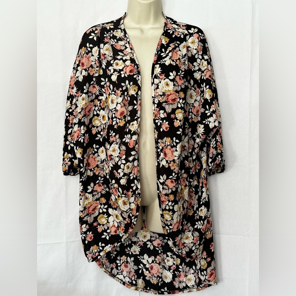 3/$15 Teenbell Women Floral Cardigan Loose Shawl Size S